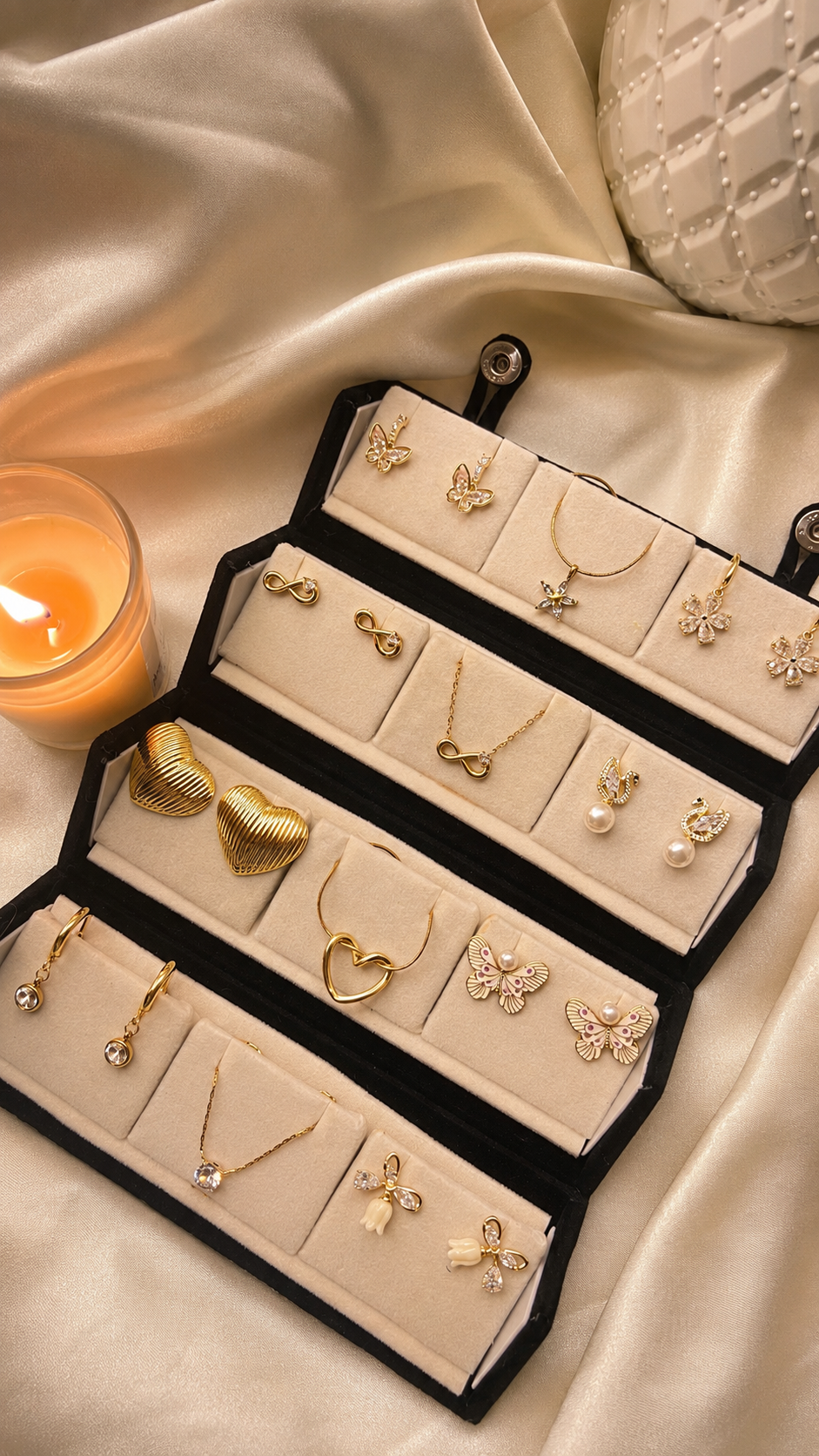 Earrings and Necklaces  Jewellery  box￼